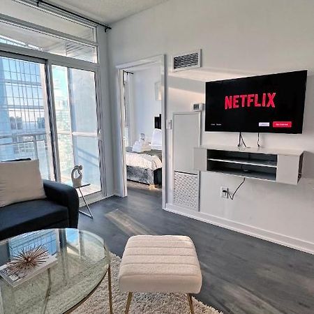 Stunning Luxurious Lakeview Condo By Cn Tower Toronto Exterior photo